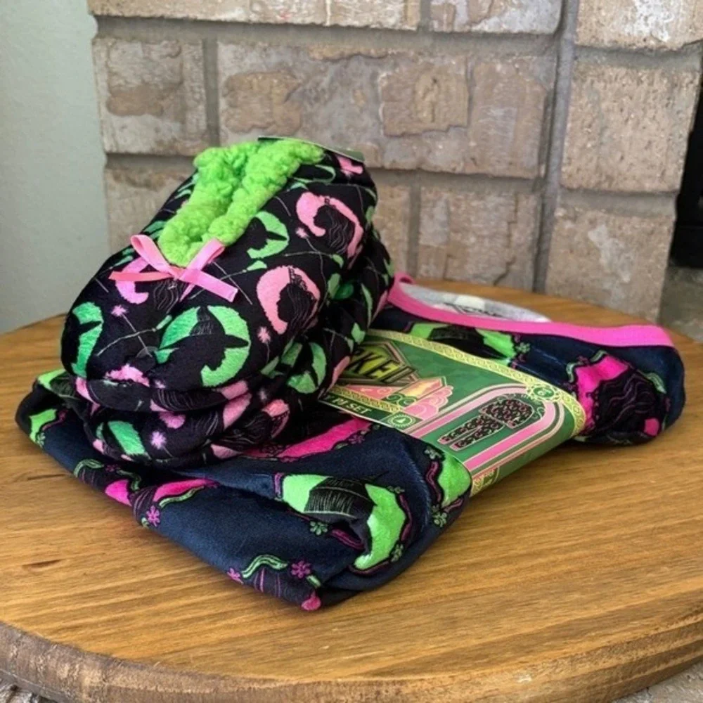 Wicked Kids 2-Piece Cozy Pajama Set SZ 6T & Matching Fuzzy Slippers NEW